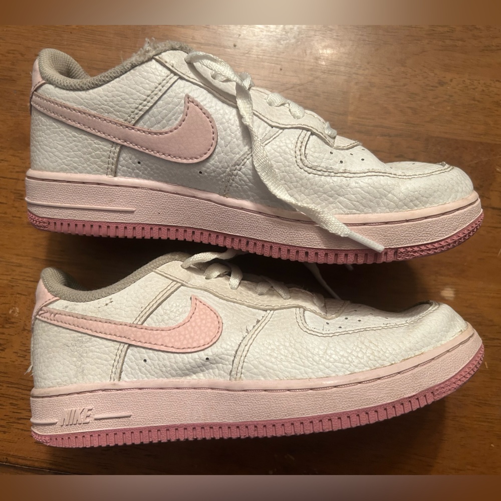 Nike White and Pink Sneakers Classic Low-Top Design